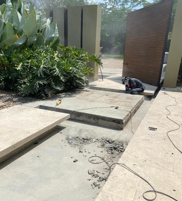 Suministro e instalación de piedras naturales, porcelanatos y cerámicas para pisos, piscinas y muros 15