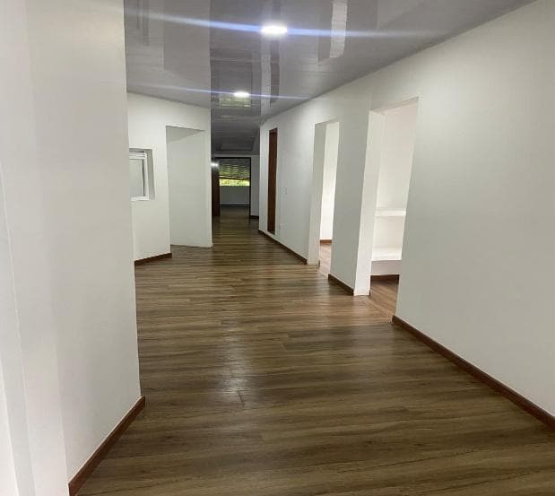 Suministro e instalación de piedras naturales, porcelanatos y cerámicas para pisos, piscinas y muros 17
