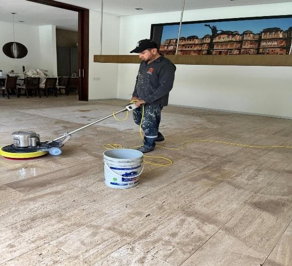 Suministro e instalación de piedras naturales, porcelanatos y cerámicas para pisos, piscinas y muros 3