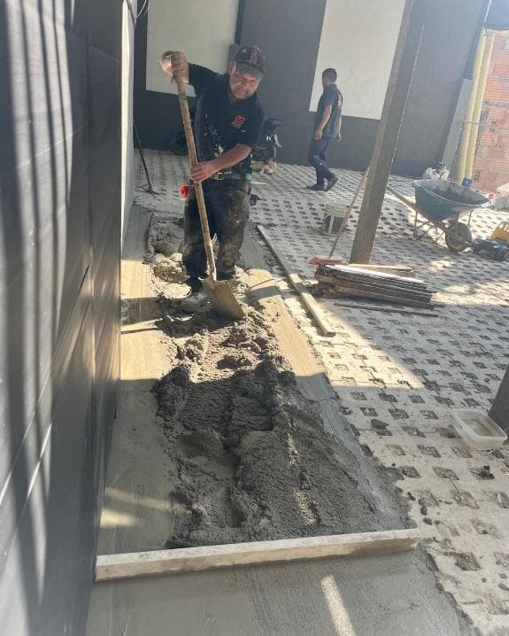 Suministro e instalación de piedras naturales, porcelanatos y cerámicas para pisos, piscinas y muros 26